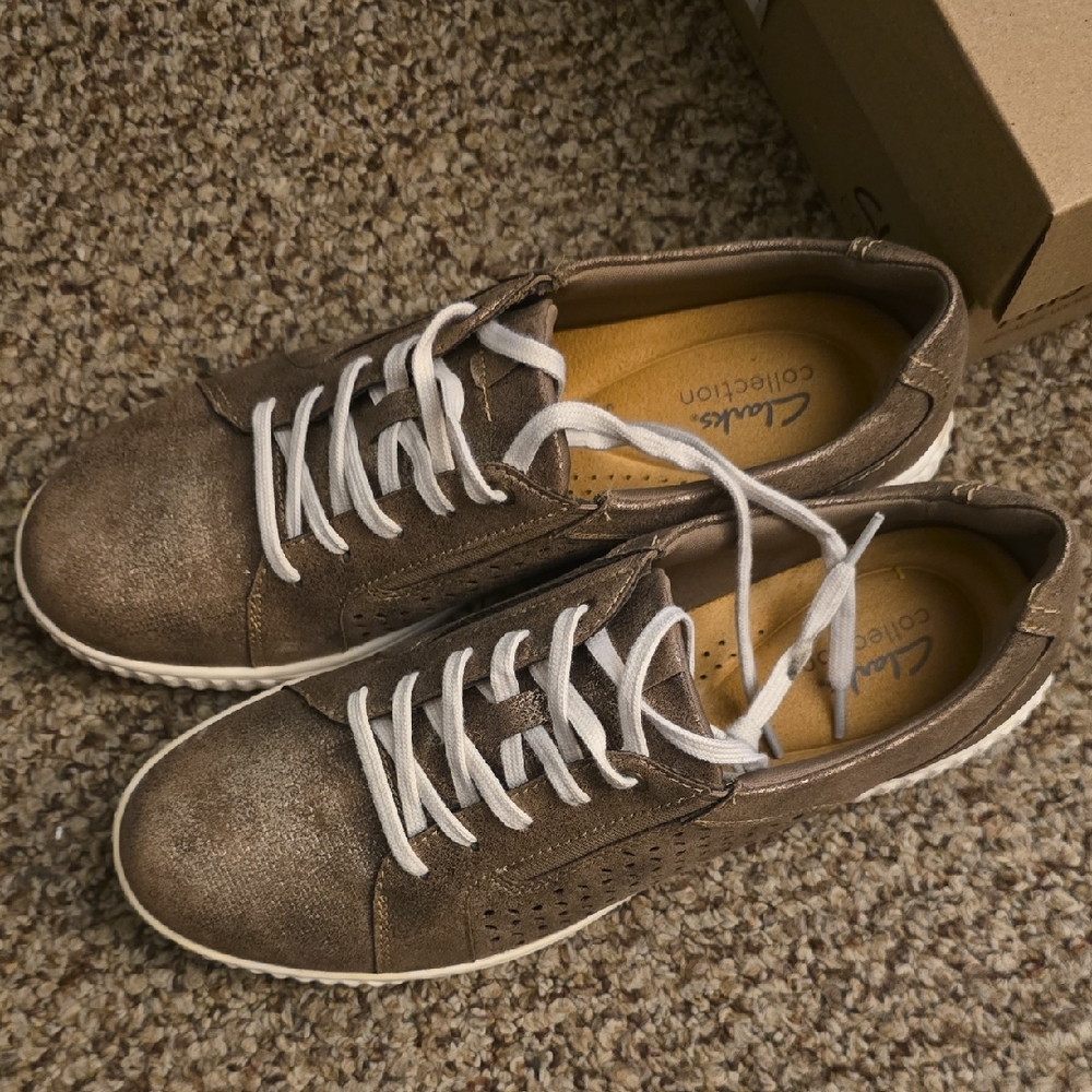 Clarks Ladies Caroline Ella Bronze Metallic Lace-Up Sneakers - Comfort Footbed